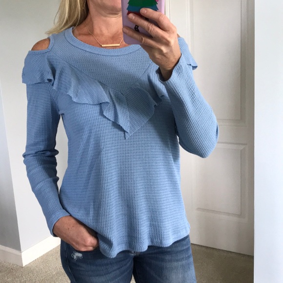 ♥️1 SM 1 MED♥️Long Sleeve Cold Shoulder Top - Picture 2 of 8